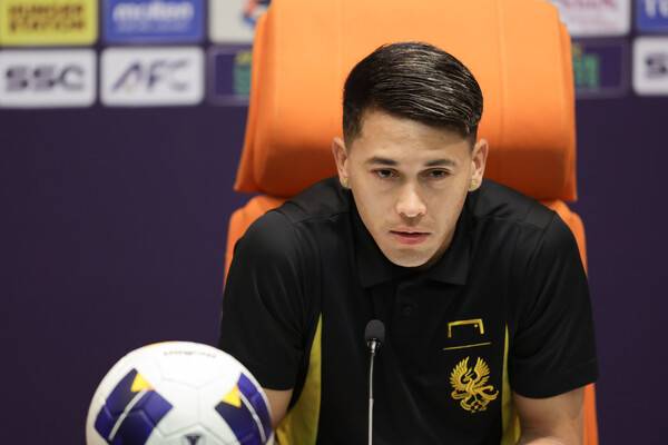 ▲ 광주FC 이정효 감독이 알 힐랄과의 2024-25 아시아 축구연맹 챔피언스리그 엘리트(ACLE) 8강전 사전 기자회견에 선수 대표 헤이스와 함께 참석해 출사표를 던졌다. ⓒ한국프로축구연맹