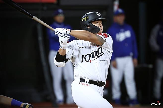▲ 시즌 초반 저조했던 타격감에서 벗어나고 있었던 강백호는 그 타이밍에 찾아온 옆구리 부상이 야속할 법하다 ⓒ KT 위즈