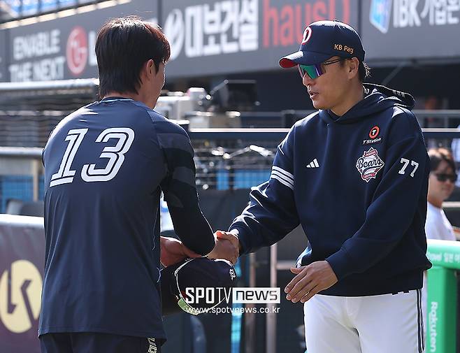 ▲ 이승엽 감독 전민재 ⓒ곽혜미 기자