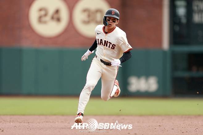 샌프란시스코 자이언츠 외야수 이정후의 25일(한국 시각) 경기 모습. /AFPBBNews=뉴스1