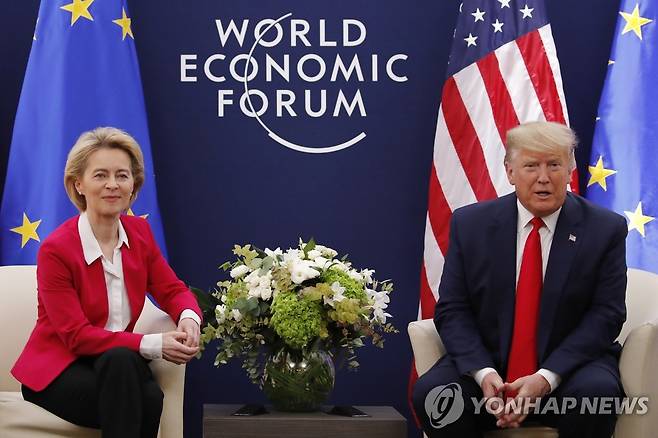 2020년 다보스포럼에서 만난 EU-미국 정상 [EPA 연합뉴스 자료사진. 재판매 및 DB 금지]