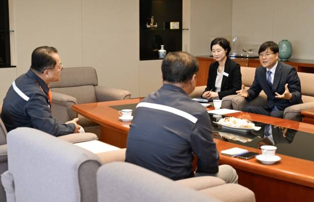 변광용 거제시장은 22일에는 한화오션 거제사업장을 방문해 김희철 대표이사와 상생 간담회를 갖고 상생발전기금 조성 등 지역 협력 방안을 논의했다. 부산일보DB