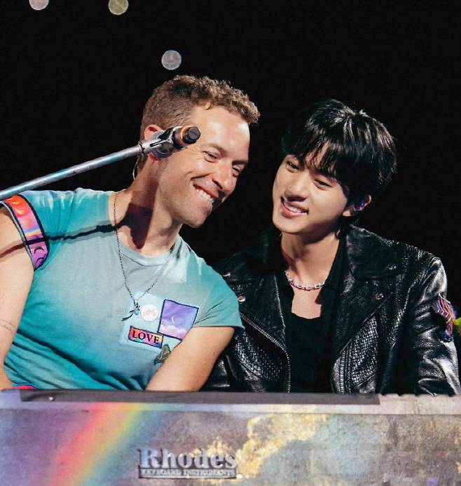 진(왼쪽)과 크리스 마틴(사진=진 SNS)