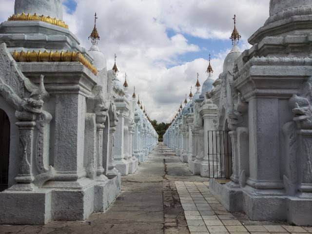 석경을 안치한 미얀마의 <쿠도도 파고다>