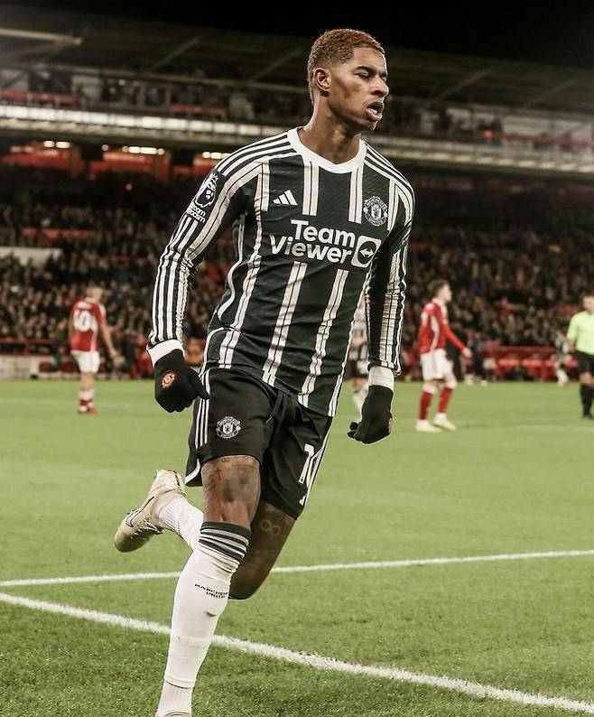 [스포츠조선 강우진 기자]맨유의 에이스였던 마커스 래시포드가 다음 시즌 뛰게 될 팀에 대한 관심이 이어지고 있다. 아스널의 레전드인 이안 라이트는 래시포드의 다음 행선지로 뉴캐슬 유나이티드를 추천했다.

래시포드는 지난 1월 맨유에서 아스톤 빌라로 임대 이적하면서 좋은 활약을 보여주고 있다. 충분히 실력이 있다는 것을 증명했고, 그만큼 뉴캐슬이라는 팀에도 적합할 것이라는 평가가 나온다. 사진=SNS