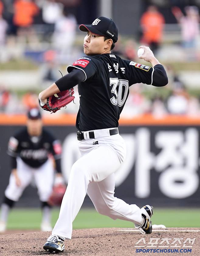 25일 대전 한화생명볼파크에서 열린 한화와 KT의 경기. 선발 투구하고 있는 KT 소형준. 대전=송정헌 기자songs@sportschosun.com/2025.04.25/