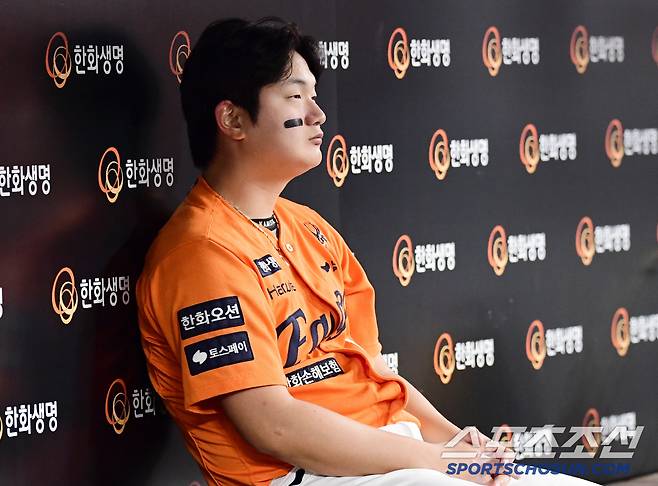 25일 대전 한화생명볼파크에서 열린 한화와 KT의 경기. 9회말 경기를 지켜보는 한화 김서현. 대전=송정헌 기자songs@sportschosun.com/2025.04.25/