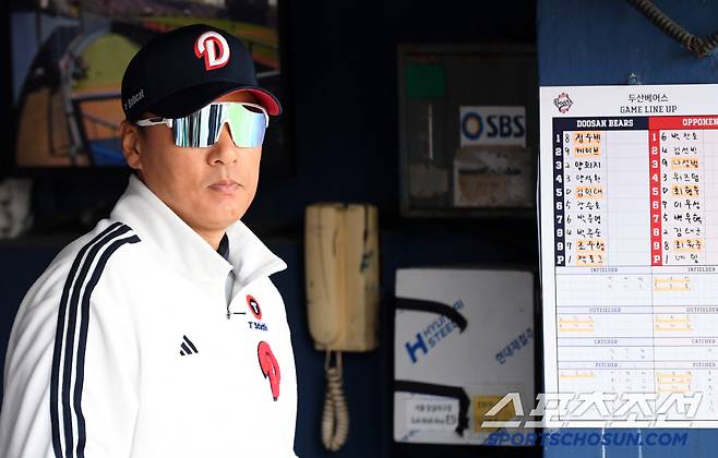 20일 잠실구장에서 열린 두산 베어스와 KIA 타이거즈의 경기. 두산 이승엽 감독이 경기를 지켜보고 있다. 잠실=박재만 기자 pjm@sportschosun.com/2025.04.20/