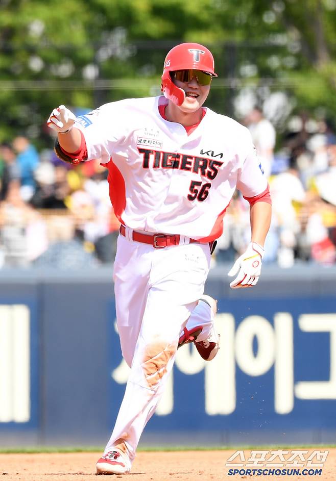 26일 광주 기아챔피언스필드에서 열린 KIA 타이거즈와 LG 트윈스의 경기. 3회말 2사 1,3루 KIA 오선우가 스리런포를 날린 뒤 환호하고 있다. 광주=박재만 기자 pjm@sportschosun.com/2025.04.26/
