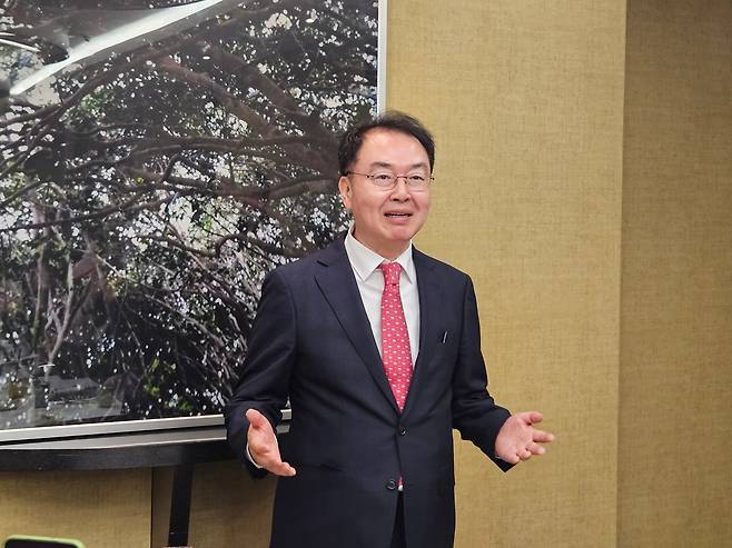 김재교 신임 한미사이언스 대표가 지난 3월 26일 정기주주총회를 마친 뒤 기자들과 만나 "한미약품그룹 첫 전문경영인으로서 우려를 불식하고, 기대에 부응하겠다"고 말했다./이병철 기자