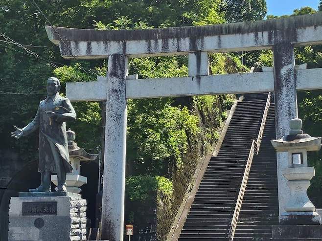 28b9d932da836ff23bec85e045897d683f689fc7329571f2a0c2f3ca87b1ffe9ab1a2e