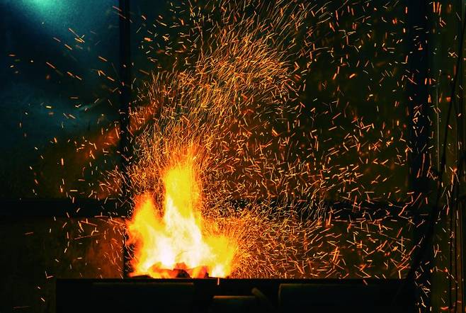 불 속에는 기체나 고체 입자들도 섞여 있지만 불 자체가 특정한 상태의 물질은 아니다. 게티이미지뱅크 제공