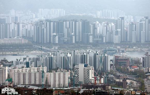 남산에서 바라본 서울 시내 아파트 단지. [사진=연합뉴스]