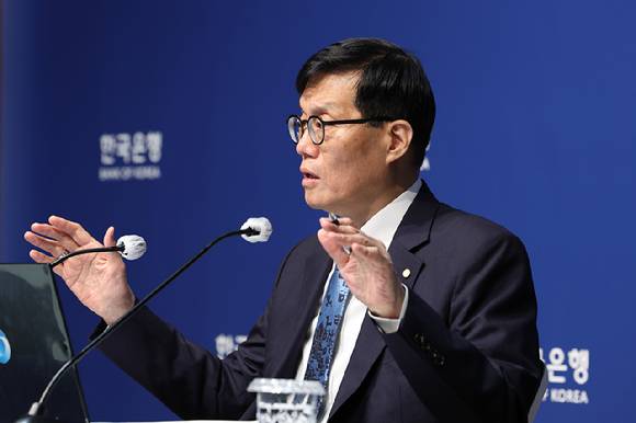 이창용 한국은행 총재가 지난 17일 서울 중구 한국은행에서 열린 에서 발언하고 있다. 2025.4.17 [사진공동취재단] [사진=연합뉴스]