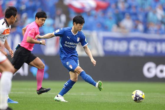 화성과의 경기에서 중원을 이끈 이규성. [사진 수원 삼성 축구단]