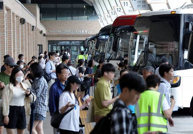 대다수 고속버스 업체들이 수송 인원과 매출 감소로 경영난에 빠졌다. 사진=뉴스1