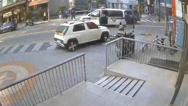 수배자 차량을 막은 경찰 차량. 서울경찰청