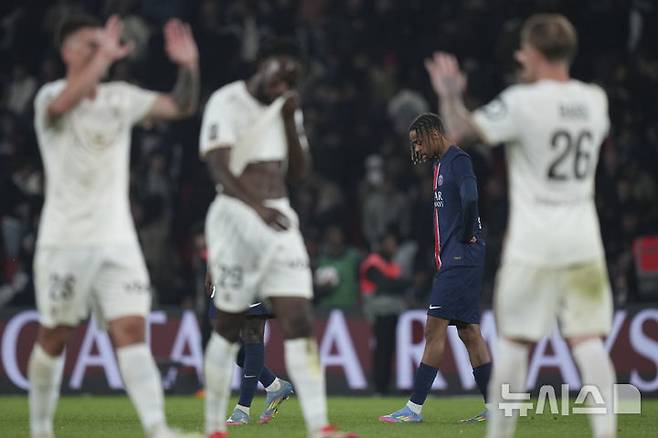[파리=AP/뉴시스]PSG, 니스에 져 리그 무패 우승 무산. 2025.04.25.