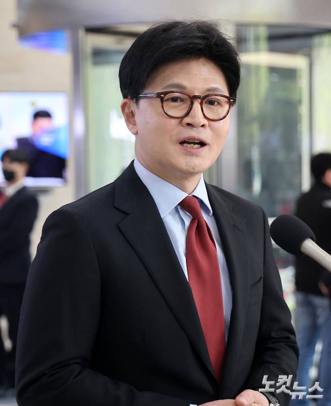 25일 서울 종로 동아미디어센터 오픈스튜디오에서 국민의힘 대선 2차 경선 진출자인 한동훈 후보가 사전 인터뷰를 하고 있다. [국회사진취재단