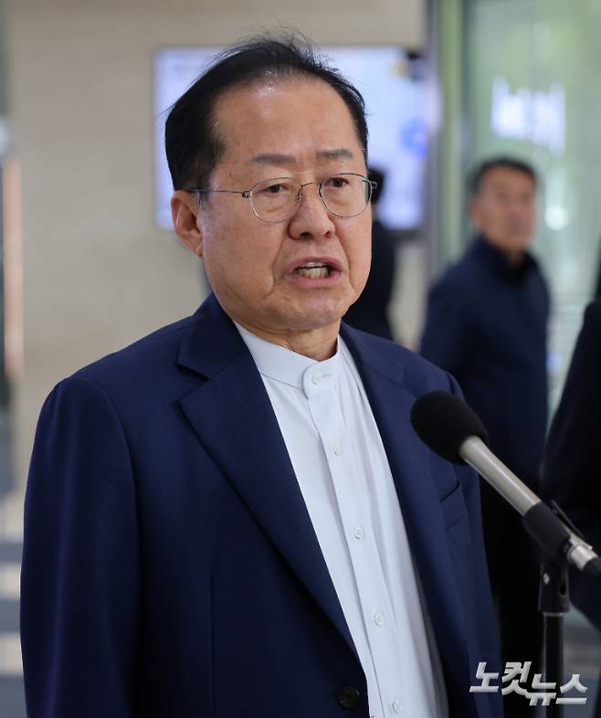 25일 서울 종로 동아미디어센터 오픈스튜디오에서 국민의힘 대선 2차 경선 진출자인 홍준표 후보가 사전 인터뷰를 하고 있다. [국회사진취재단