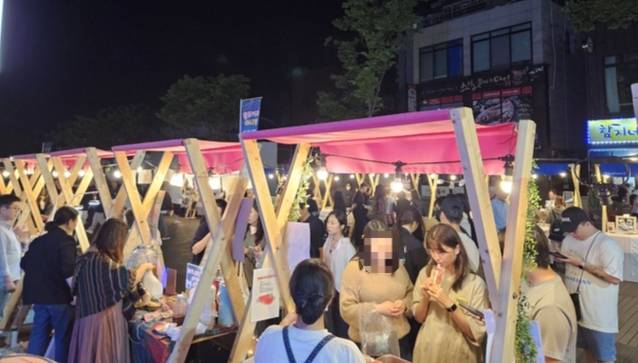 ‘월화거리야시장’ 플리마켓을 찾은 시민들. 강릉시