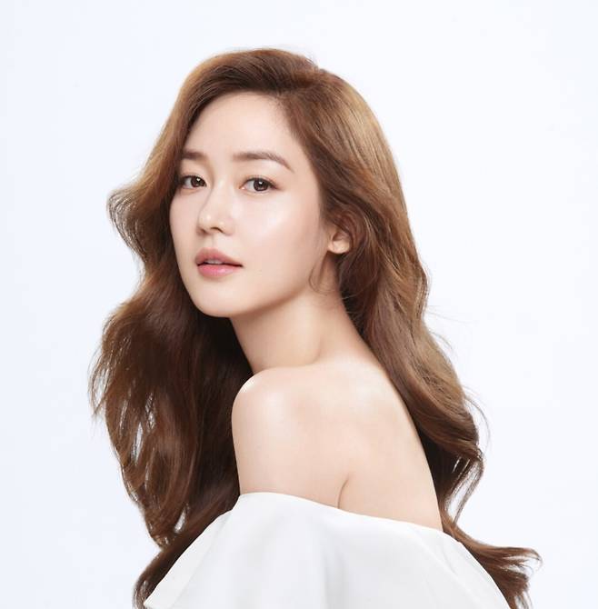 성유리가 홈쇼핑으로 활동 복귀를 예고했다. 이니셜 엔터테인먼트 제공