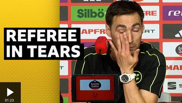 레알 마드리드의 공식 영상을 본 데 부르고스 벤고에체아 주심이 기자회견에서 눈물을 흘리고 있다. /사진=영국 BBC 갈무리