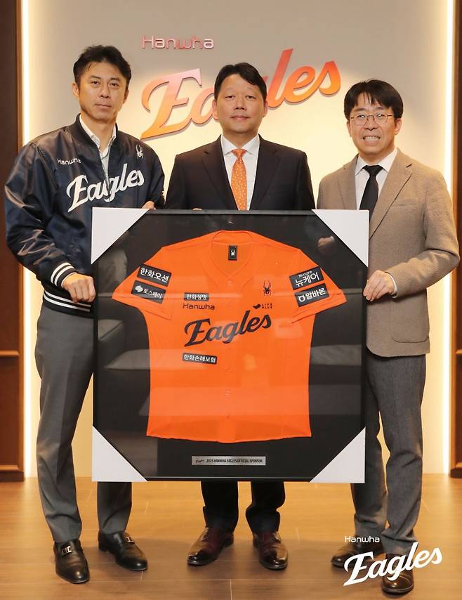 왼쪽부터 손혁 단장, 김의순 선병원 병원장, 김광민 진료부장. /사진=한화 이글스 제공