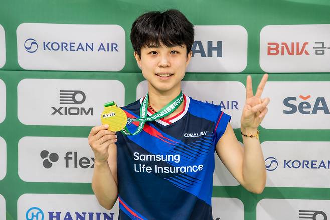 삼성생명 주천희가 26일 오전 강릉아레나에서 치러진 제71회 전국남녀종별탁구선수권대회 여자 일반부 개인단식 결승전에서 우승하고 미소짓고 있다. /사진=대한탁구협회 제공