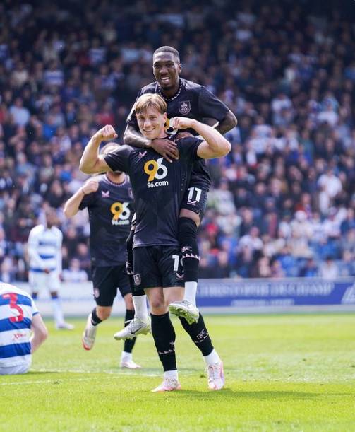 기뻐하는 번리 선수들. /사진=번리 공식 SNS 갈무리