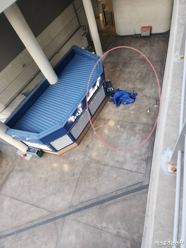 지난 3월 29일 관람객 사망 사고가 발생한 프로야구 NC 다이노스의 홈 구장 창원NC파크가 사고 원인이 됐던 루버를 전부 떼기로 결정했다. 사진 엑스포츠뉴스 DB