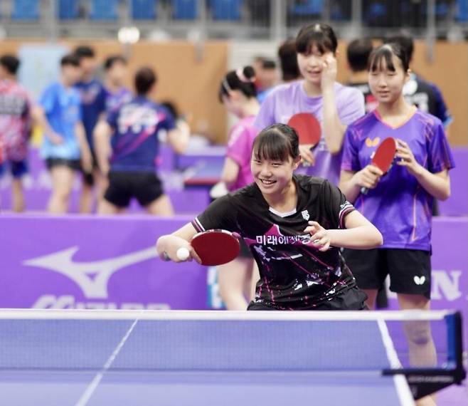 오빠 최지훈을 파트너 삼아 훈련 중인 최서연(중앙) [촬영 이동칠]