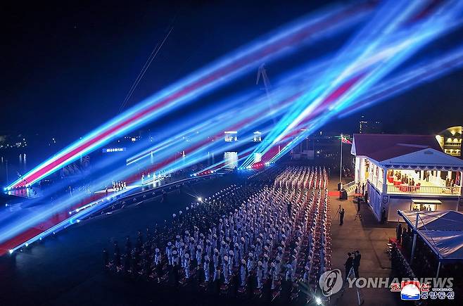 북한, 5천t급 신형구축함 '최현호' 진수식 (평양 조선중앙통신=연합뉴스) 북한 김정은 국무위원장이 참석한 가운데 5,000t급 신형다목적구축함 '최현호' 진수식이 지난 25일 남포조선소에서 진행됐다고 조선중앙통신이 26일 보도했다. 2025.4.26 
    [국내에서만 사용가능. 재배포 금지. For Use Only in the Republic of Korea. No Redistribution] nkphoto@yna.co.kr
