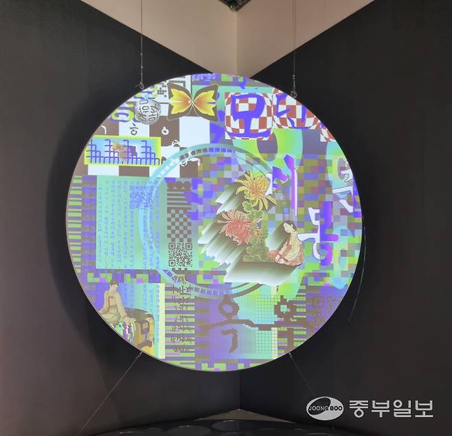 이예승 작가의 작품 '증강 딱지본: 펼쳐지는 활자'. 이준도기자