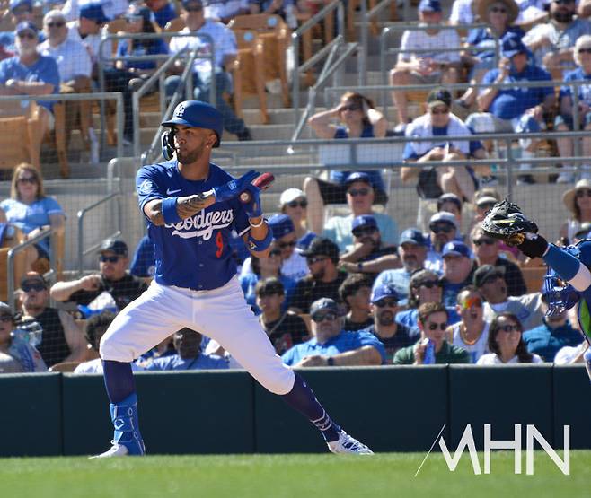 (베테랑 외야수 에디 로사리오)