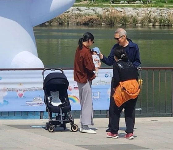 김민희 홍상수. 사진 | 온라인 커뮤니티