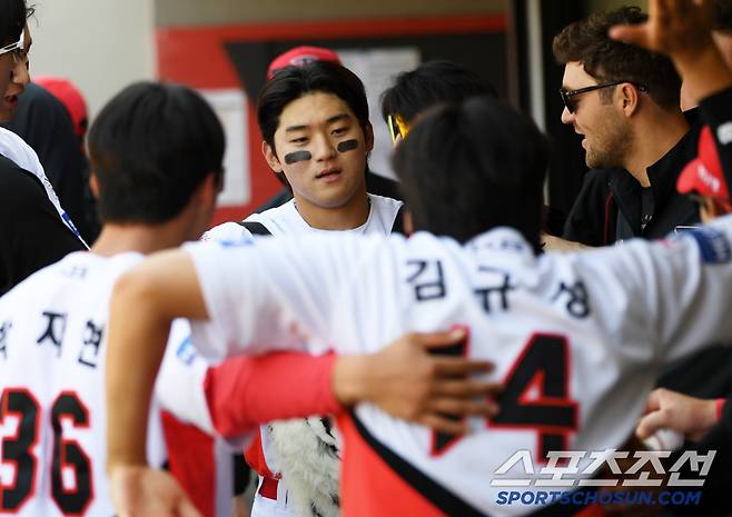 26일 광주 기아챔피언스필드에서 열린 KIA 타이거즈와 LG 트윈스의 경기. 3회말 1사 KIA 김도영이 솔로포를 날린 뒤 환호하고 있다. 광주=박재만 기자 pjm@sportschosun.com/2025.04.26/