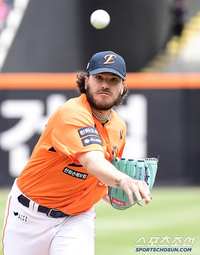 27일 대전 한화생명볼파크에서 열린 한화와 KT의 경기. 선발 투구하는 한화 폰세. 대전=송정헌 기자songs@sportschosun.com/2025.04.27/