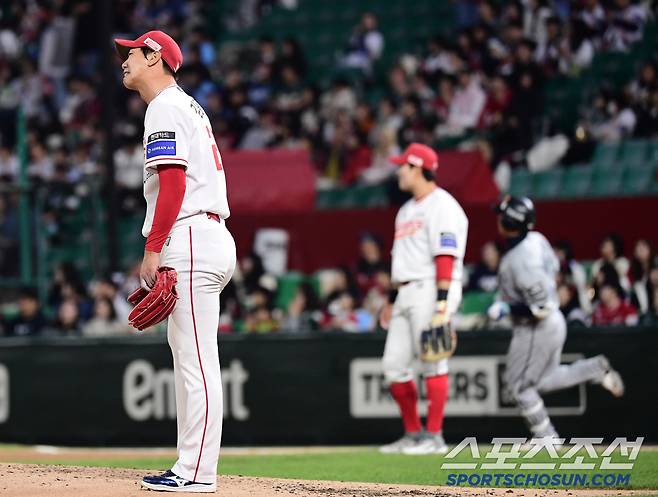 16일 인천 SSG랜더스필드에서 열린 KBO리그 SSG와 한화의 경기. 4회 SSG 김광현 상대 역전 투런포를 날린 한화 노시환. 인천=송정헌 기자songs@sportschosun.com/2025.04.16/