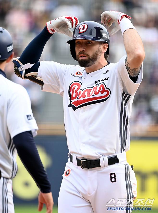 27일 잠실야구장에서 열린 롯데와 두산의 경기, 6회말 두산 케이브가 안타를 치고 기뻐하고 있다. 잠실=허상욱 기자wook@sportschosun.com/2025.04.27/