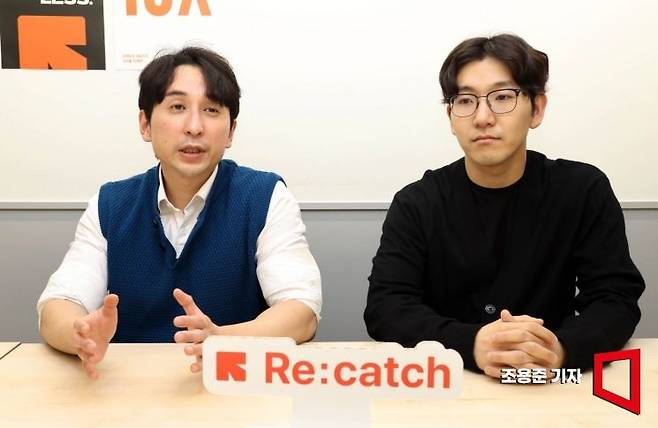 비즈니스캔버스 김우진 대표(왼쪽)와 김영주 소프트웨어 개발자가 서울 강남구 사무실에서 아시아경제와 인터뷰 하고 있다. 조용준 기자