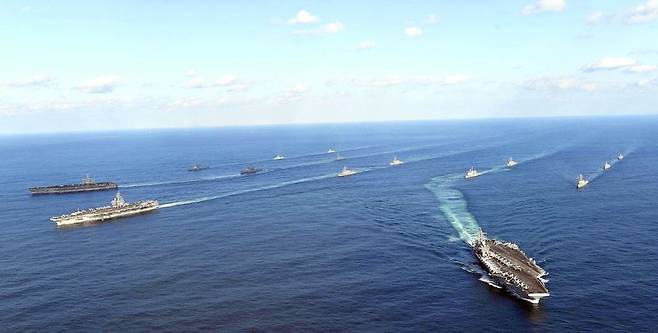 미국과 일본, 프랑스 해군 전력이 지난 2023년 6월 7~10일 동중국해서 항공모함을 동원한 대(對)중국 견제 연합해상훈련을 실시하고 있다. 뉴시스