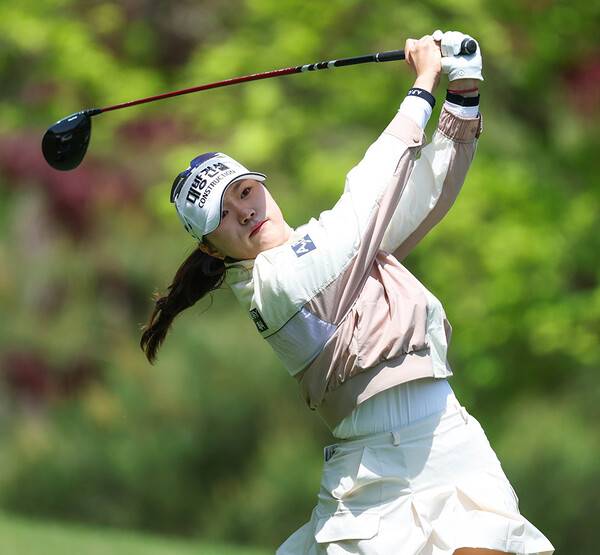 한국여자프로골프(KLPGA) 투어 2025시즌 신설 대회 덕신EPC 챔피언십 우승 경쟁에 뛰어든 김민선7 프로. 제공=KLPGA