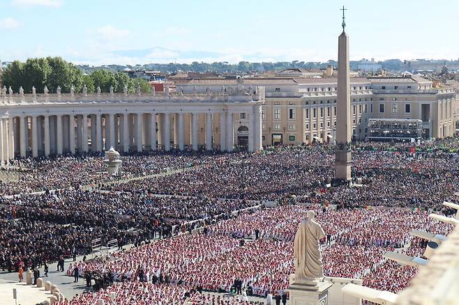 26일(현지시각) 프란치스코 교황의 장례미사가 열린 성 베드로 대광장 모습. 사진 장예지 특파원penj@hani.co.kr