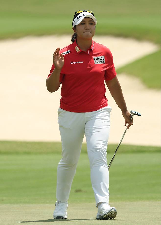 <yonhap photo-0928=""> THE WOODLANDS, TEXAS - APRIL 26: Hae Ran Ryu of South Korea reacts on the eighth green during the third round of The Chevron Championship 2025 at The Club at Carlton Woods on April 26, 2025 in The Woodlands, Texas. Sarah Stier/Getty Images/AFP (Photo by Sarah Stier / GETTY IMAGES NORTH AMERICA / Getty Images via AFP)/2025-04-27 03:57:14/ <저작권자 ⓒ 1980-2025 ㈜연합뉴스. 무단 전재 재배포 금지, AI 학습 및 활용 금지></yonhap>