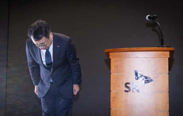 ▲ 유영상 SK텔레콤 대표가 25일 서울 을지로 SK텔레콤 사옥에서 설명회를 열고 사과 및 대책을 발표했다. 사진=SK텔레콤 제공.