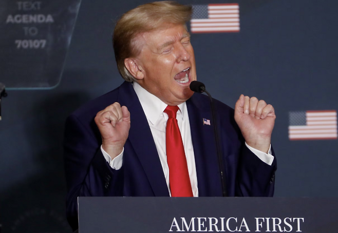 도널드 트럼프 미국 대통령이 지난 2022년 미국 워싱턴에서 열린 아메리카 퍼스트 아젠다 정상회의에 참석해 연설하고 있다. [EPA 연합뉴스]