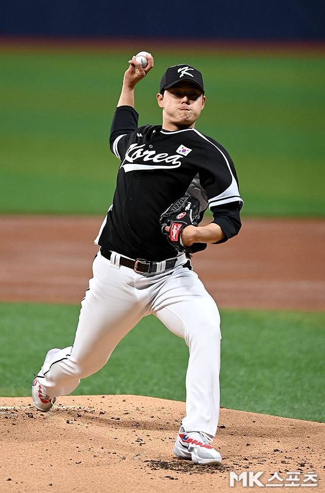 국가대표로 활약할 당시의 문동주. 사진=천정환 기자