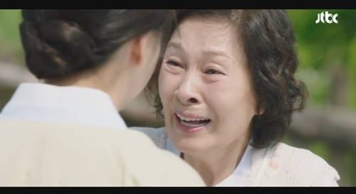 김혜자가 손석구의 품을 벗어나 자신만의 새로운 삶을 선택했다. 사진=방송 캡처