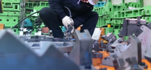 국내 한 자동차 부품 공장에서 금형 제작 중이다. 본 기사와 무관한 사진.